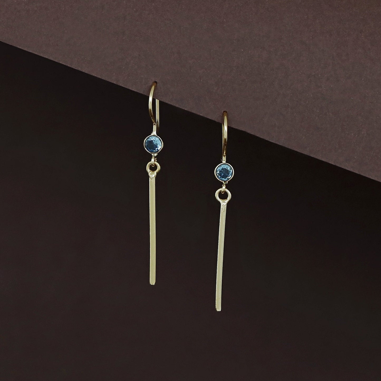 Golden Sticky Glossy Round Drop